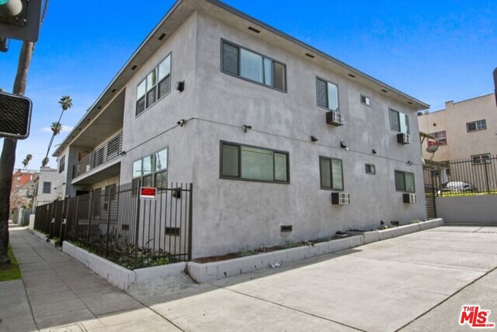 Los Angeles, California, United States 5 - 18439154