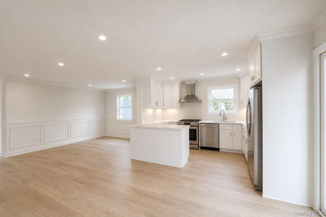 House in Elmont, New York, United States 3 - 18439295