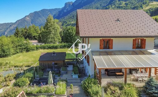 House in Le Petit-Bornand-les-Glieres, Glières-Val-de-Borne, France 1