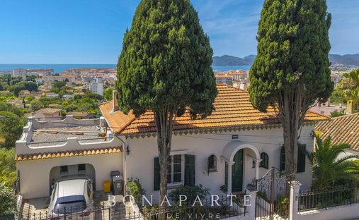House in Font de Veyre, Cannes, France 1