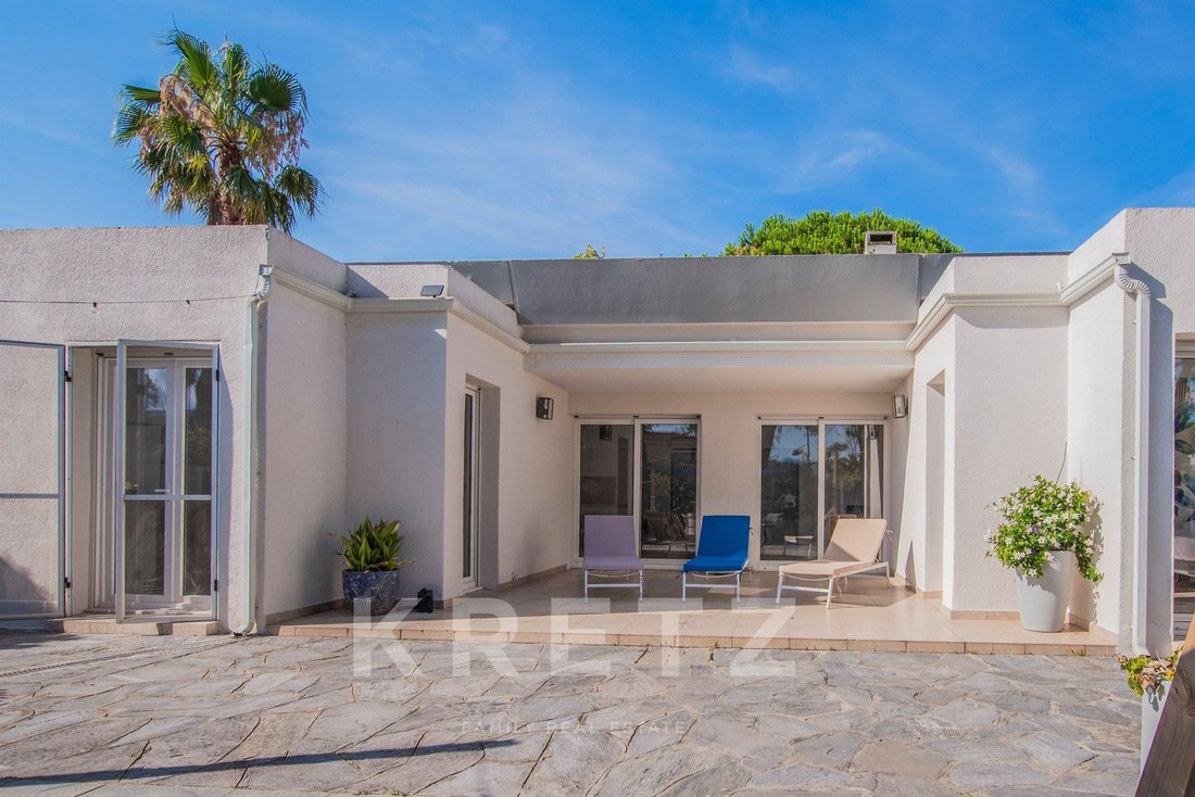 Villa in Est, Borgo, France 1 - 18441096