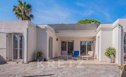 Villa in Est, Borgo, France 1