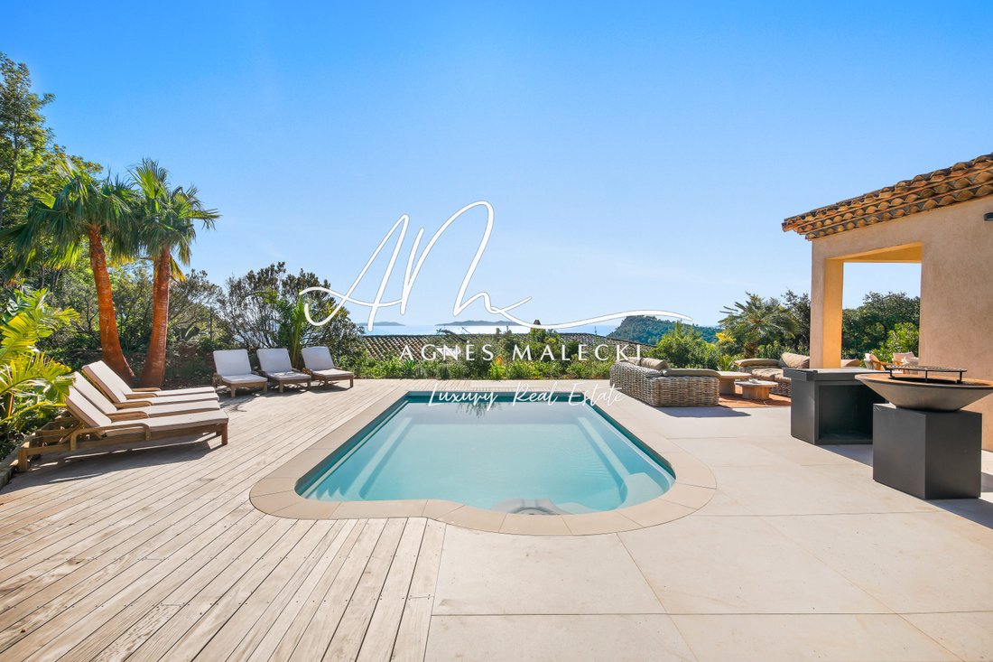 Estate in Rayol-Canadel-sur-Mer, Provence-Alpes-Côte d'Azur, France 3 - 15389882