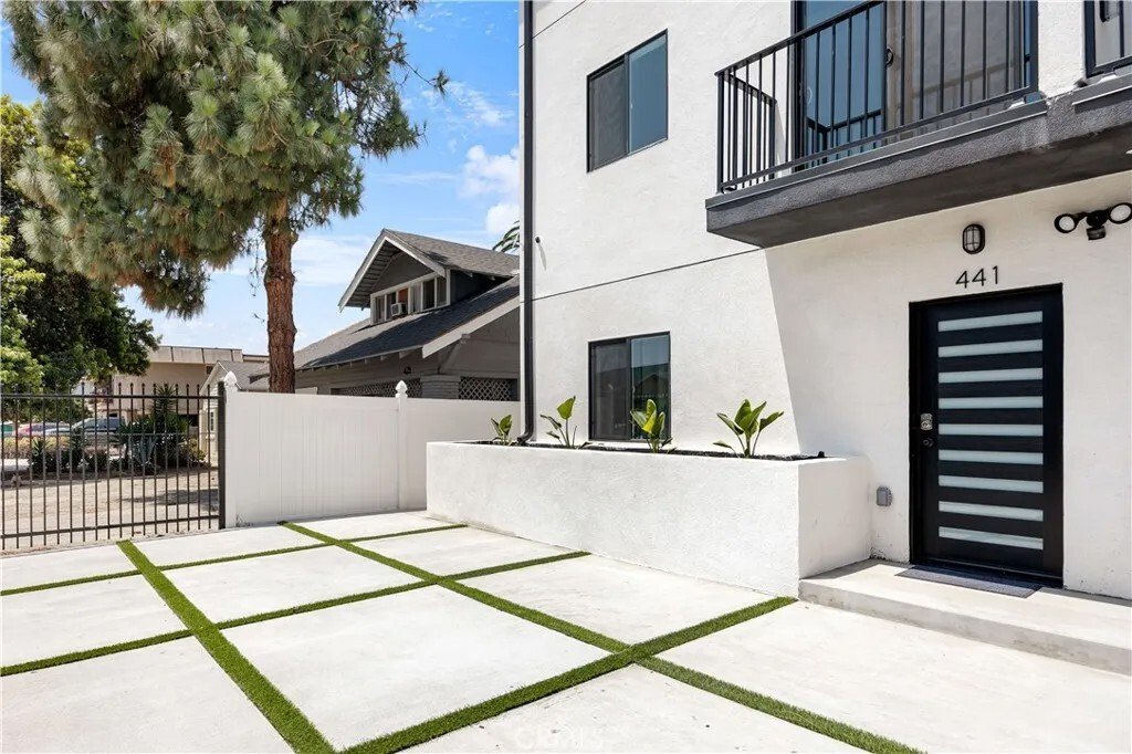 Los Angeles, California, United States 5 - 18442950