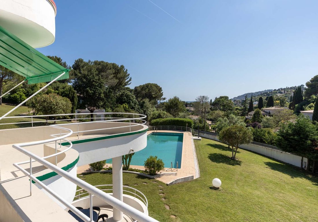 Villa in Saint Maymes-Lauvert, Antibes, France 2 - 18438333