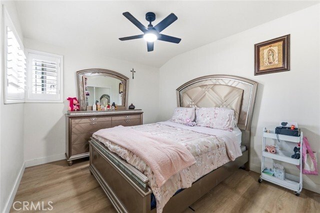 Covina, California, United States 5 - 18437822