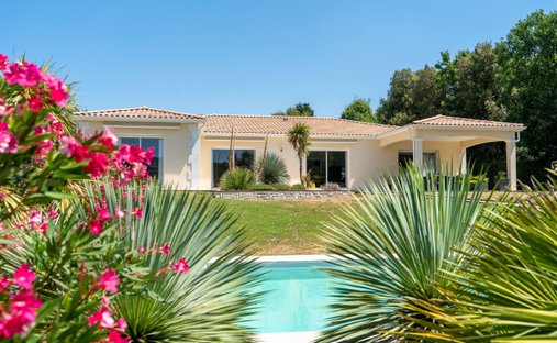 House in Saint-Brice, Nouvelle-Aquitaine, France 1