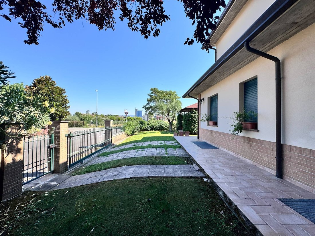 House in Bastia Umbra, Umbria, Italy 5 - 18115380