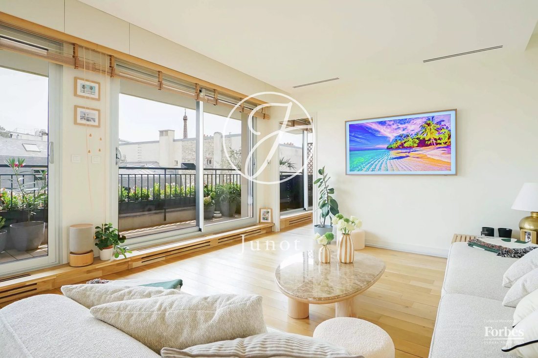 Apartment in Triangle d'Or, Paris 8e Arrondissement, Paris 1 - 18436237