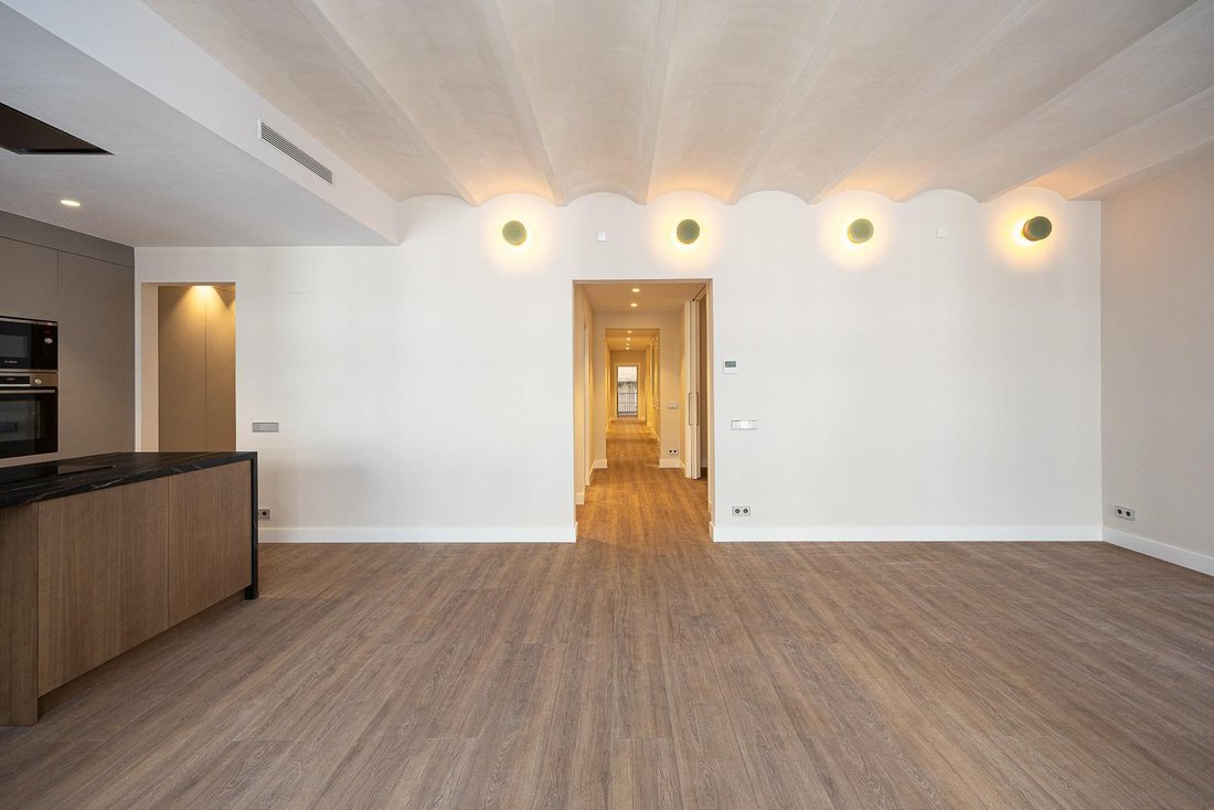 Apartment in Ciutat Vella, Barcelona, Spain 3 - 18437635