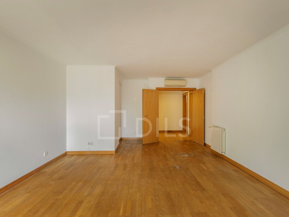 Apartment in Campolide, Lisbon, Portugal 4 - 18123847