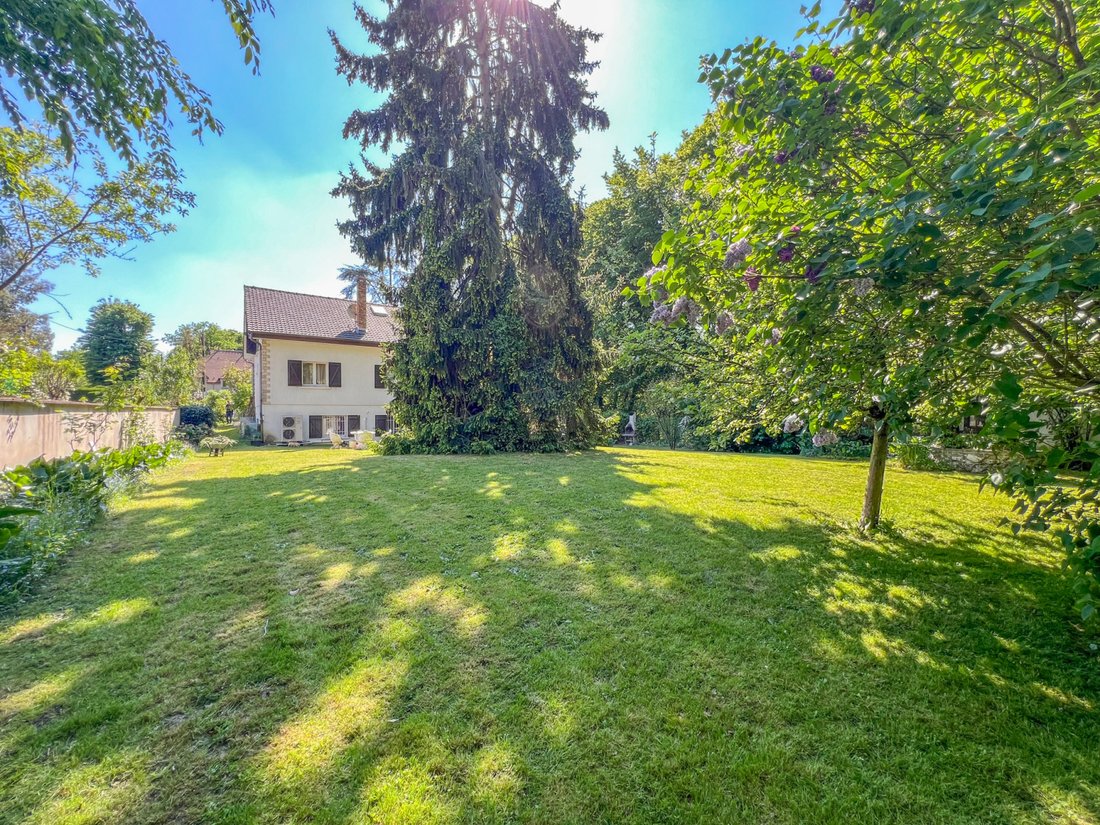 House in Le Mesnil-Saint-Denis, Ile-de-France, France 4 - 18439560
