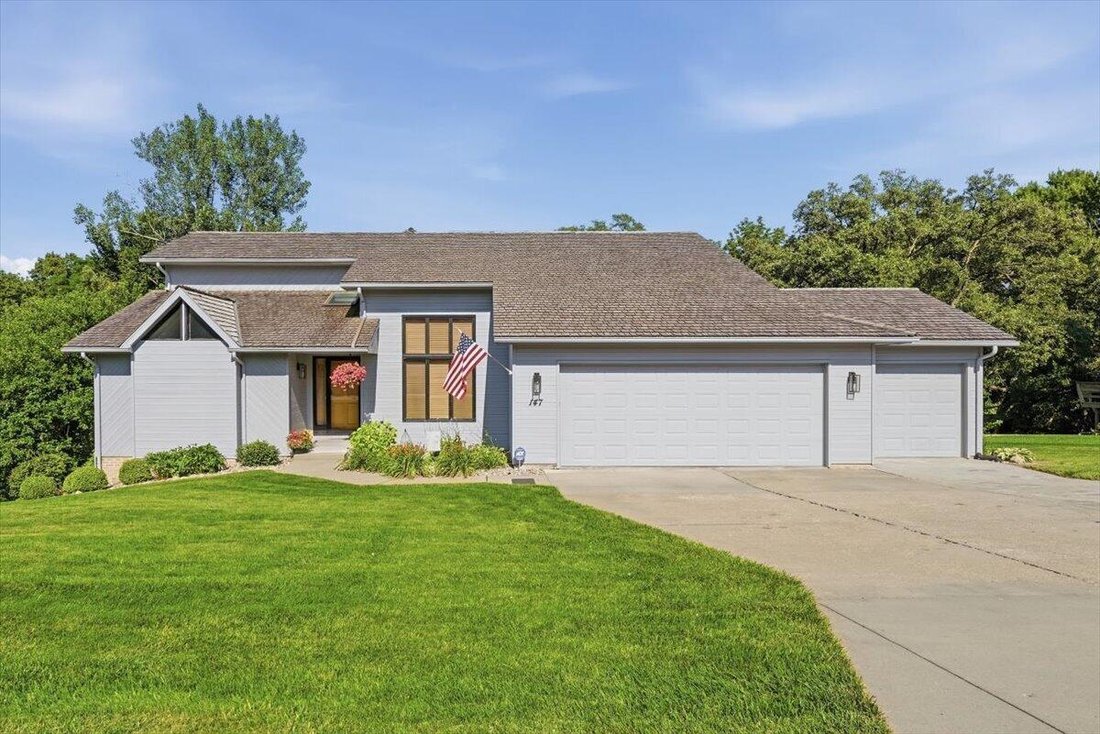 House in Council Bluffs, Iowa, United States 1 - 18438709