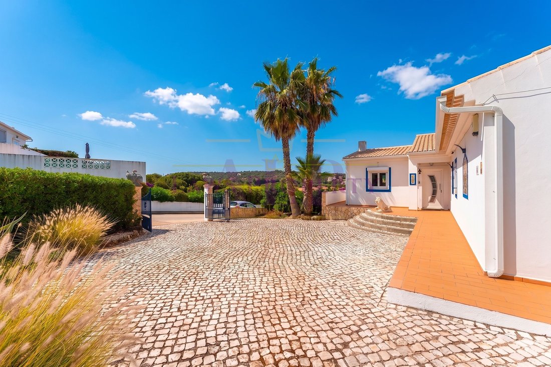 Villa in Bensafrim e Barao de Sao Joao, Algarve, Portugal 2 - 18437925