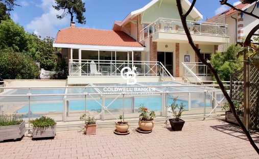 House in Aiguillon, Arcachon, France 1