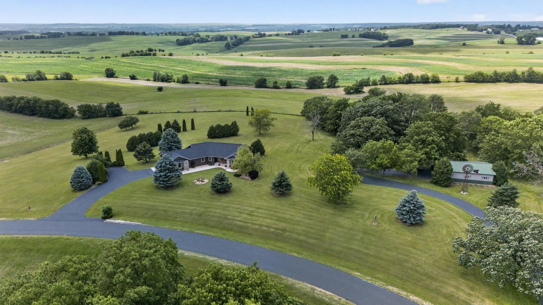 House in Montrose, Wisconsin, United States 2 - 18436198