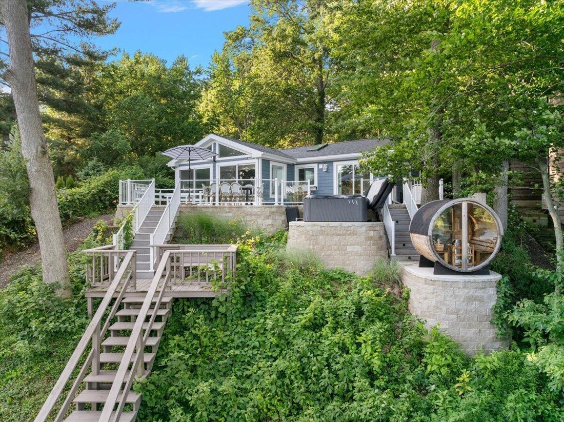 House in Fennville, Michigan, United States 1 - 18435574