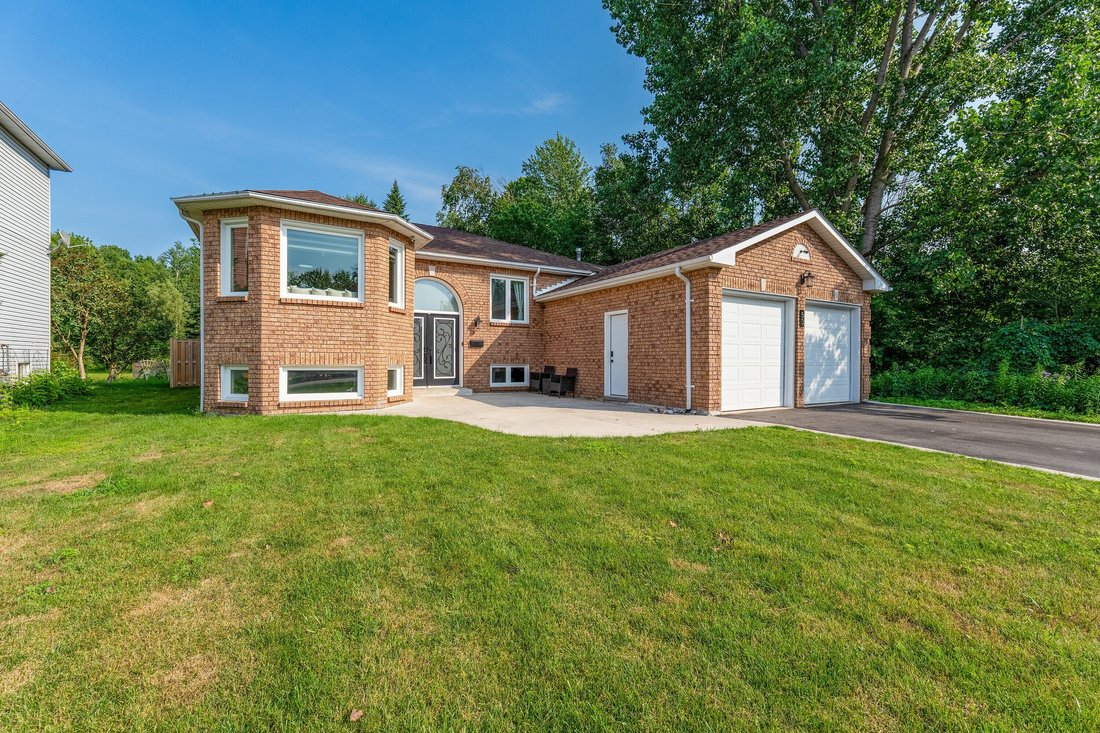 House in Wasaga Beach, Ontario, Canada 2 - 18438137