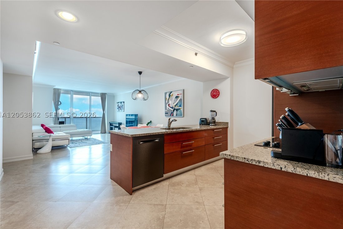 Condo in Hallandale Beach, Florida, United States 2 - 18436557