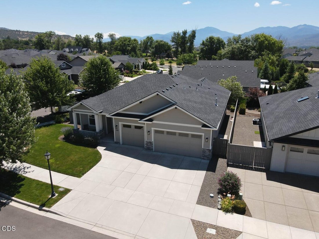 House in Medford, Oregon, United States 3 - 18439763