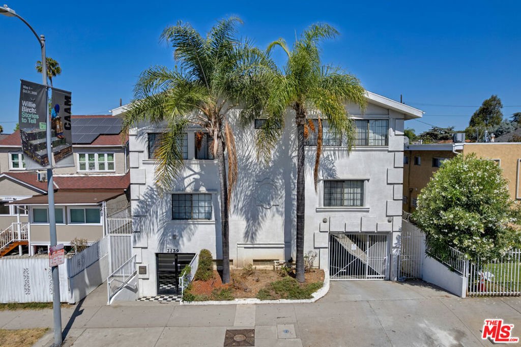 Los Angeles, California, United States 4 - 18435992