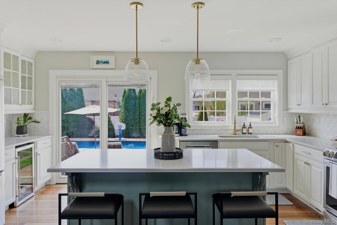 House in Massapequa, New York, United States 5 - 18440909