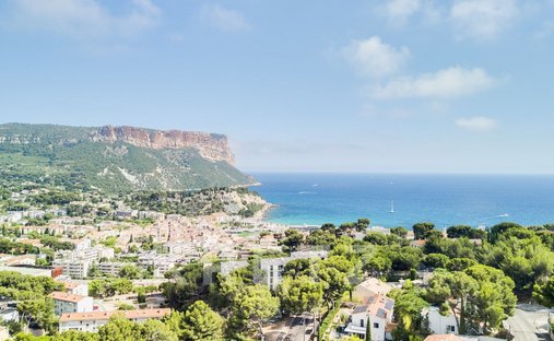 House in Petite Couronne, Cassis, France 1