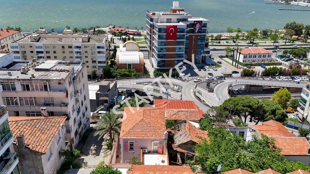 Estate in İzmir, İzmir, Turkey 1 - 18437734