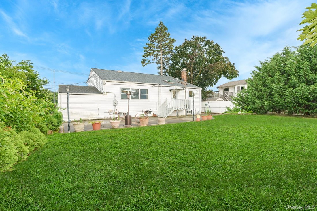 House in Massapequa, New York, United States 5 - 18437572