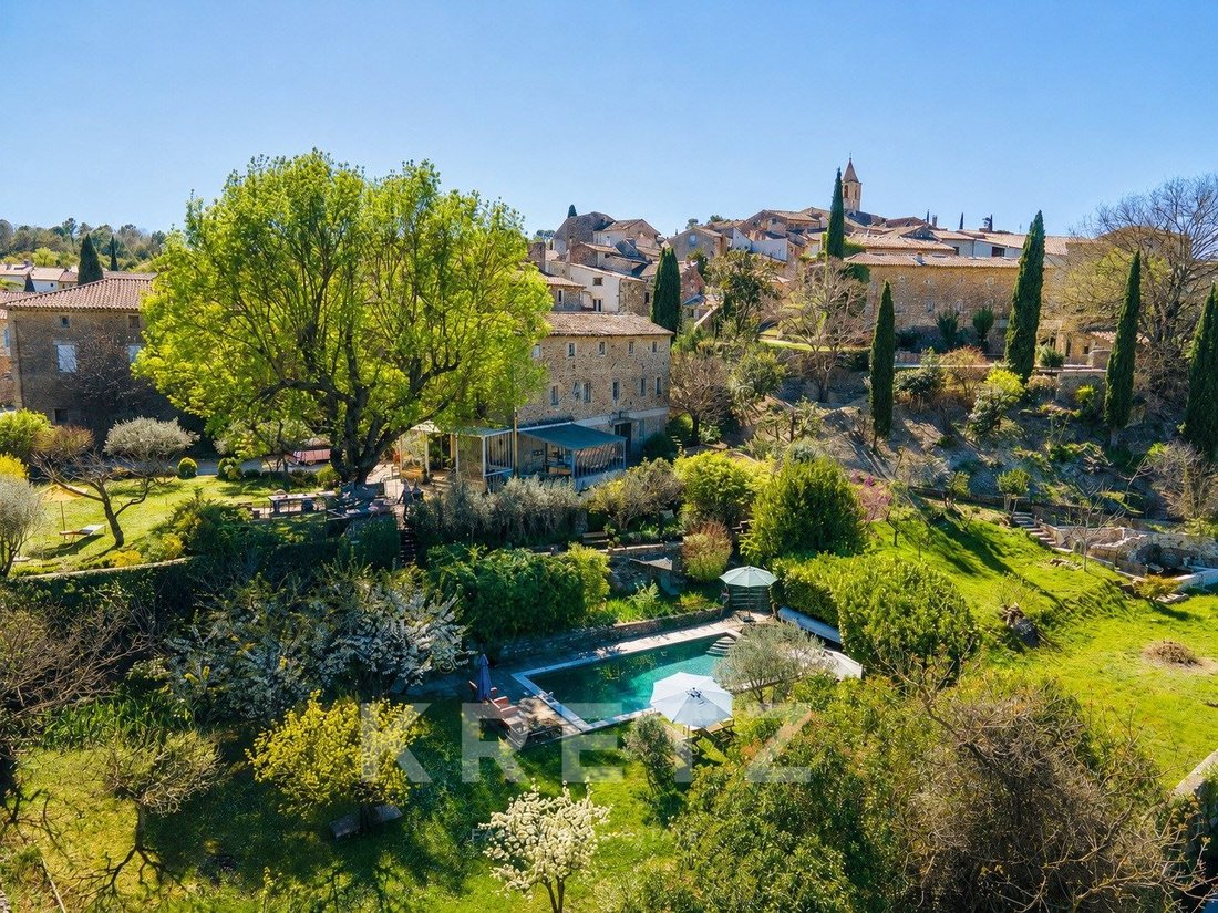 Estate in Uzès, Occitania, France 1 - 18189981