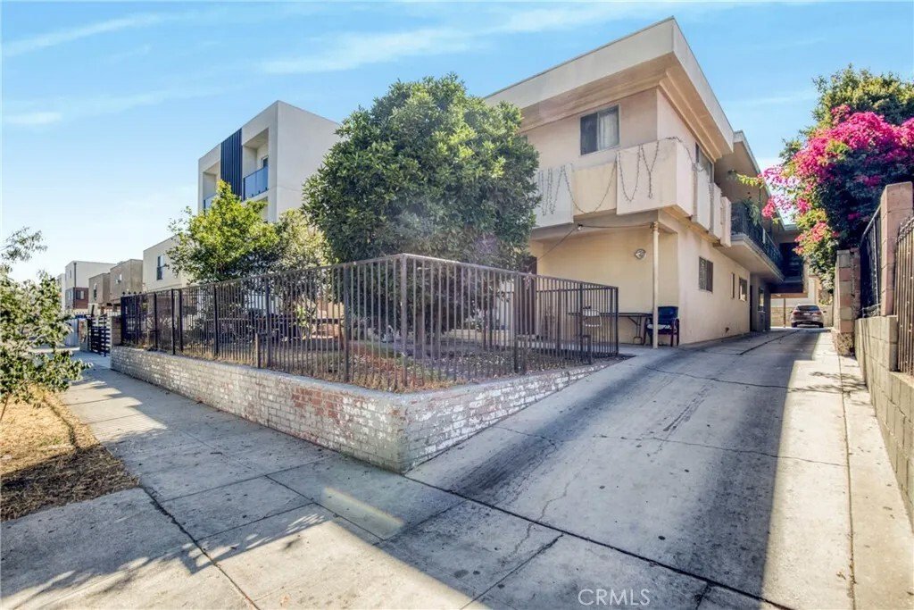 Los Angeles, California, United States 3 - 18442946