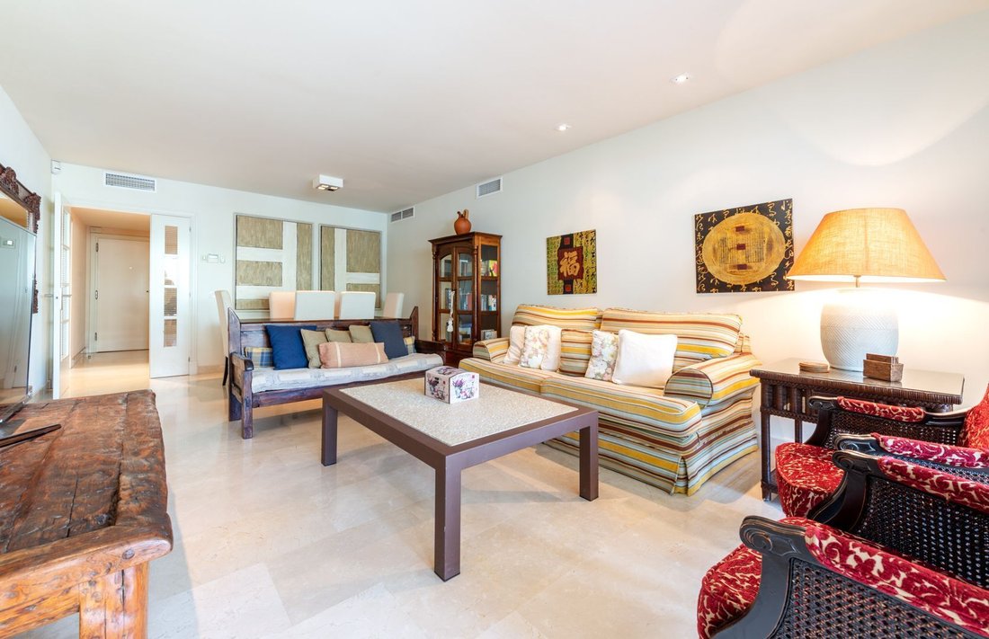 Apartment in Puerto Banus, Marbella, Spain 2 - 17399100