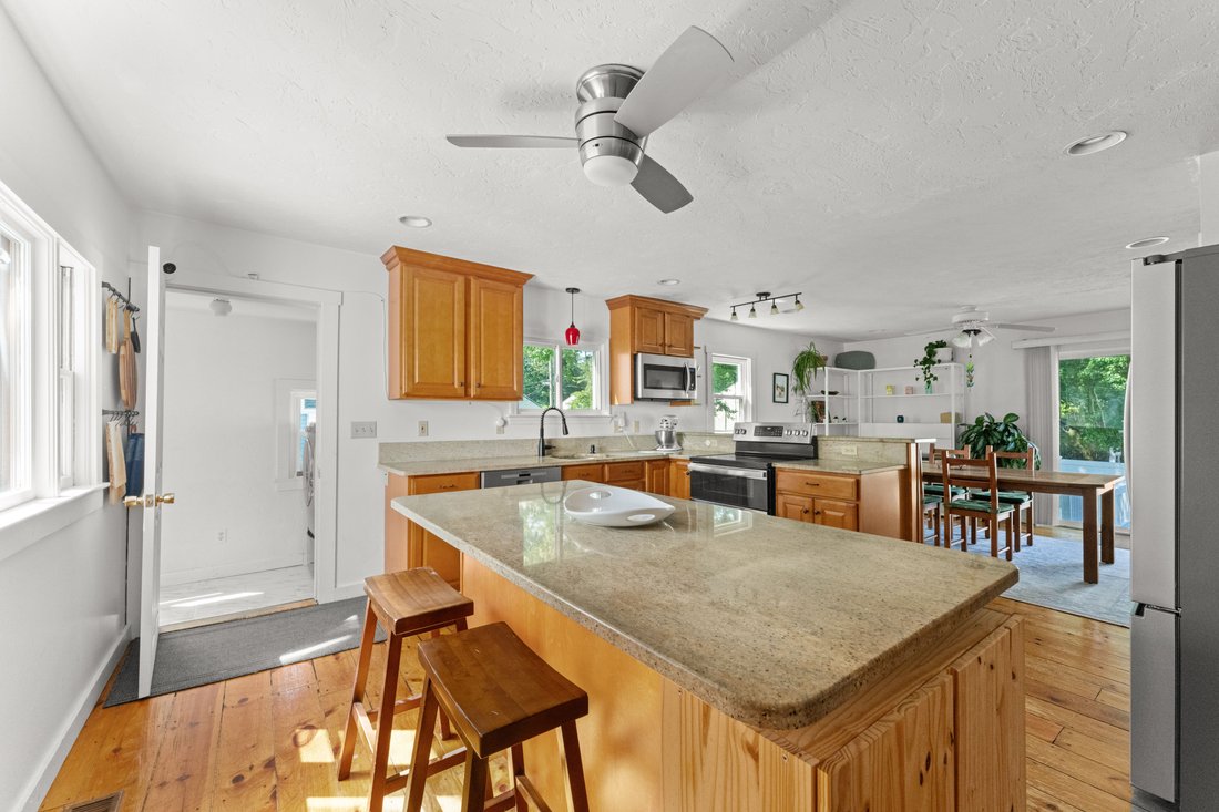 House in Brockton, Massachusetts, United States 4 - 18438472