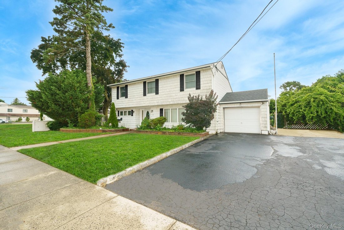 House in Massapequa, New York, United States 1 - 18437572