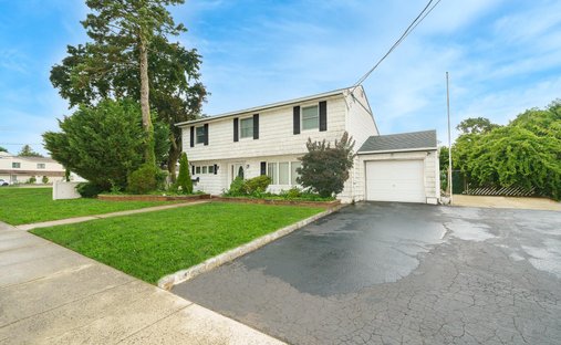 House in Massapequa, New York, United States 1