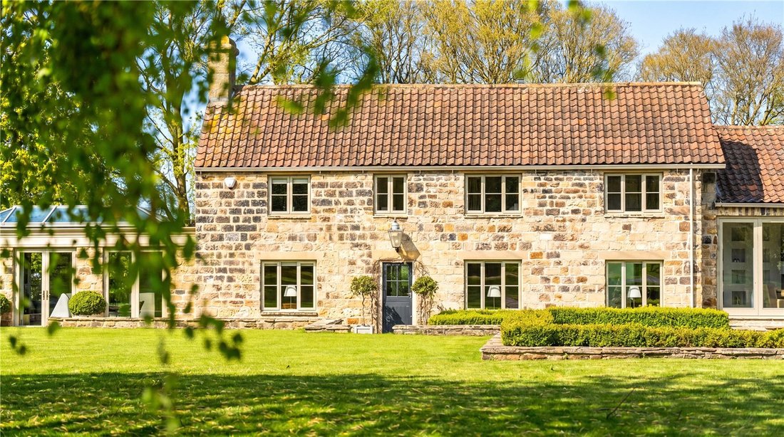 House in Scarcroft, England 5 - 15575921