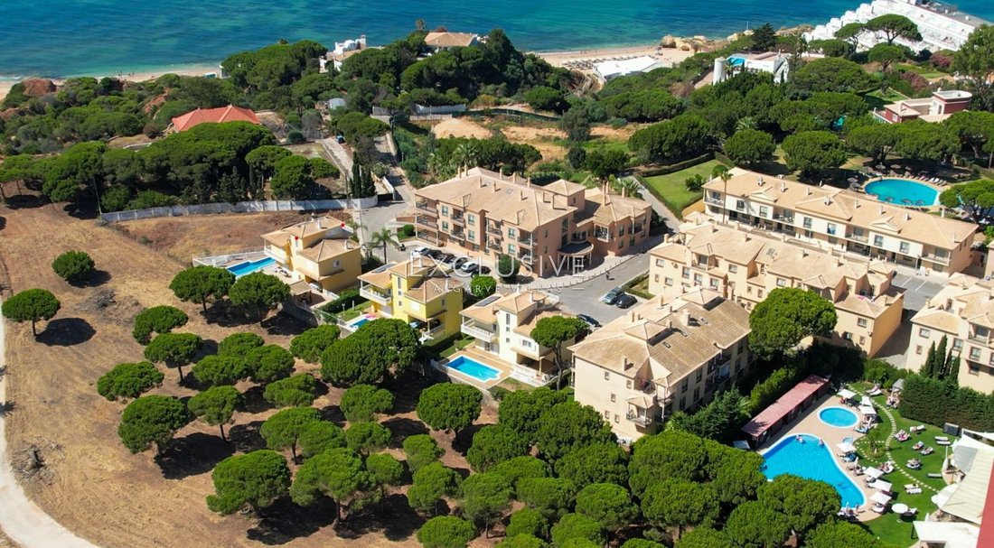 Villa in Olhos de Agua, Algarve, Portugal 1 - 18436568