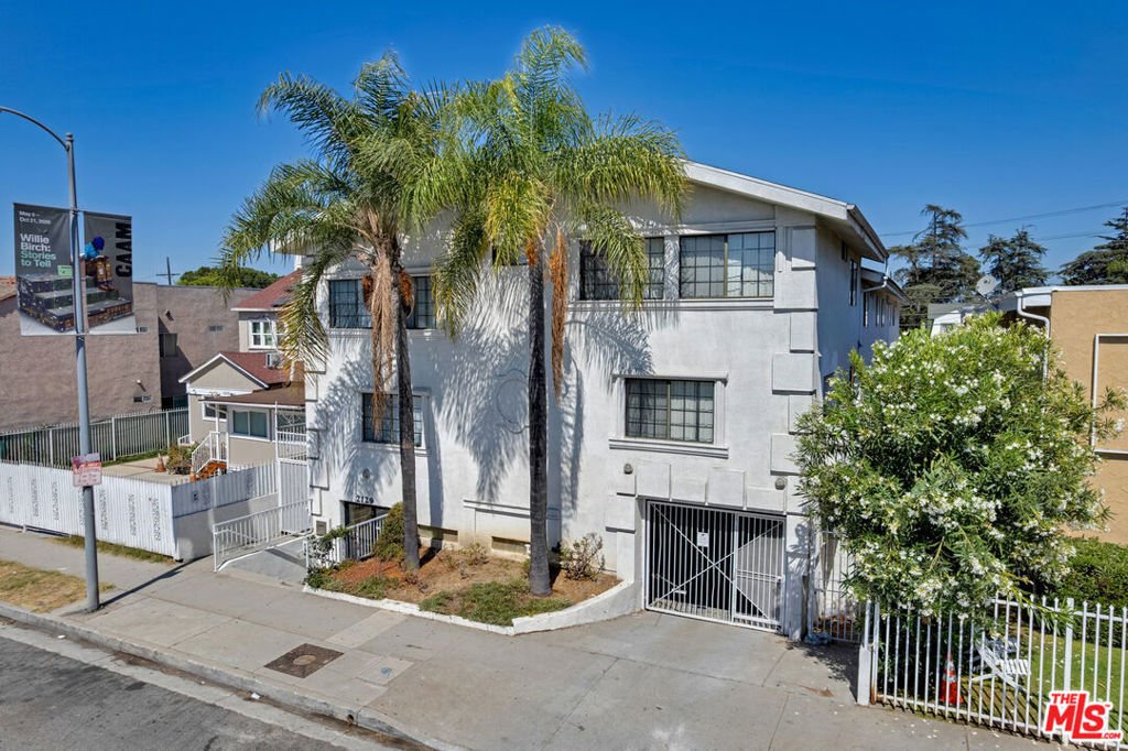 Los Angeles, California, United States 5 - 18435992
