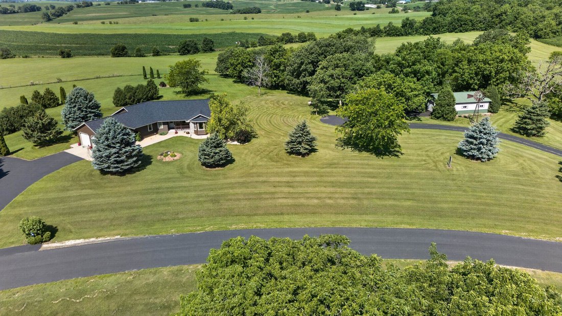 House in Montrose, Wisconsin, United States 3 - 18436198