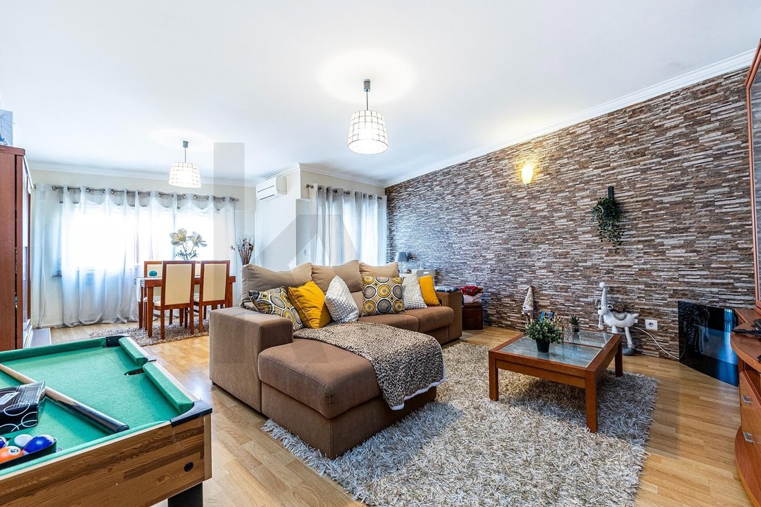 Apartment in Ramada e Canecas, Lisbon, Portugal 1 - 18442988