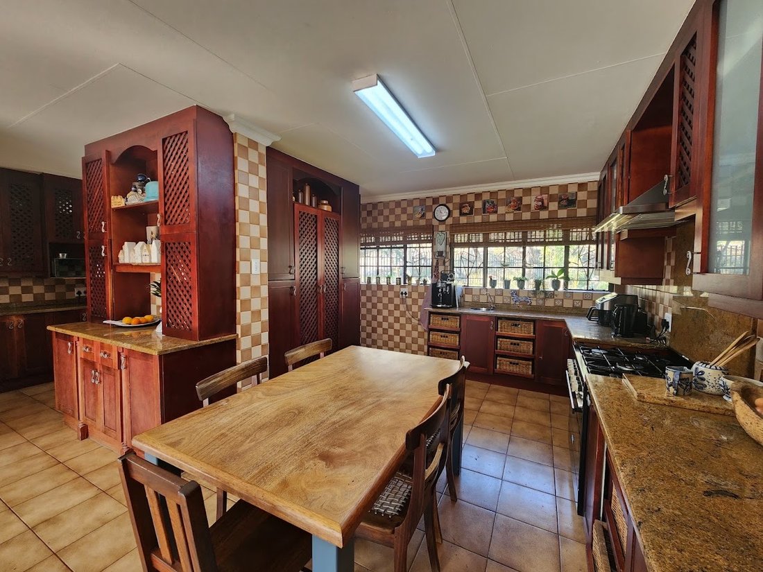 Farm Ranch in The Rest 454-Jt, Mbombela, South Africa 5 - 18438369