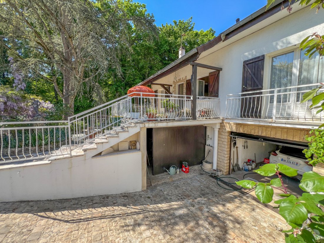 House in Le Mesnil-Saint-Denis, Ile-de-France, France 1 - 18439560