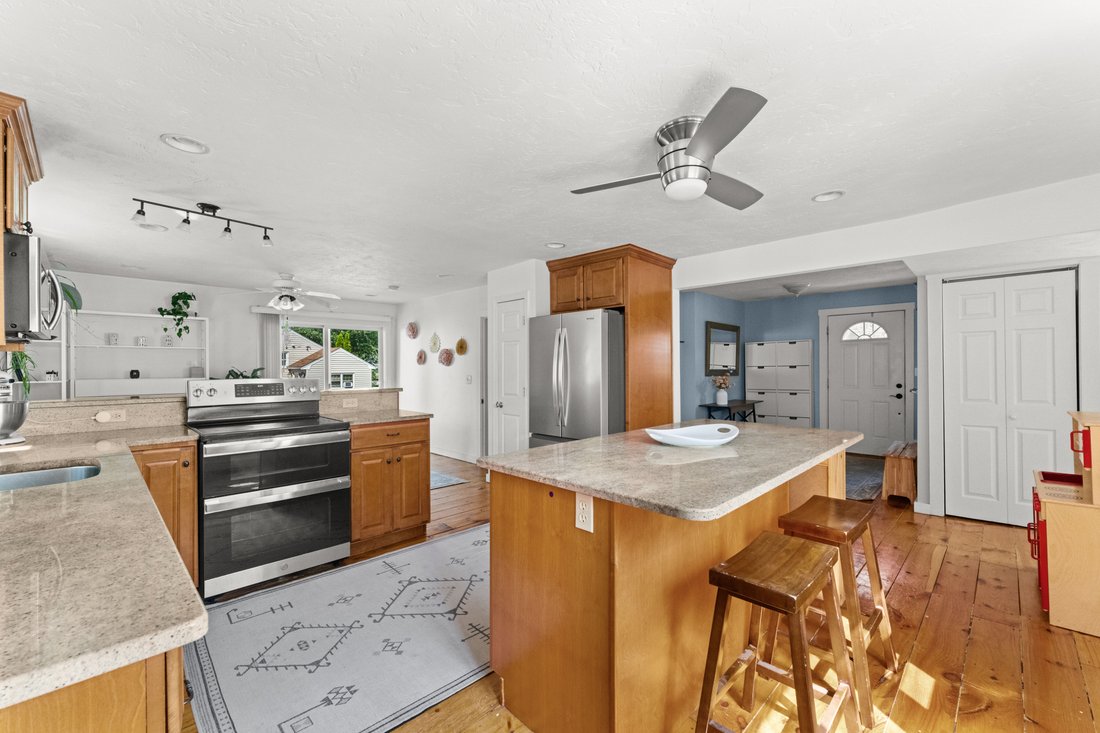 House in Brockton, Massachusetts, United States 5 - 18438472