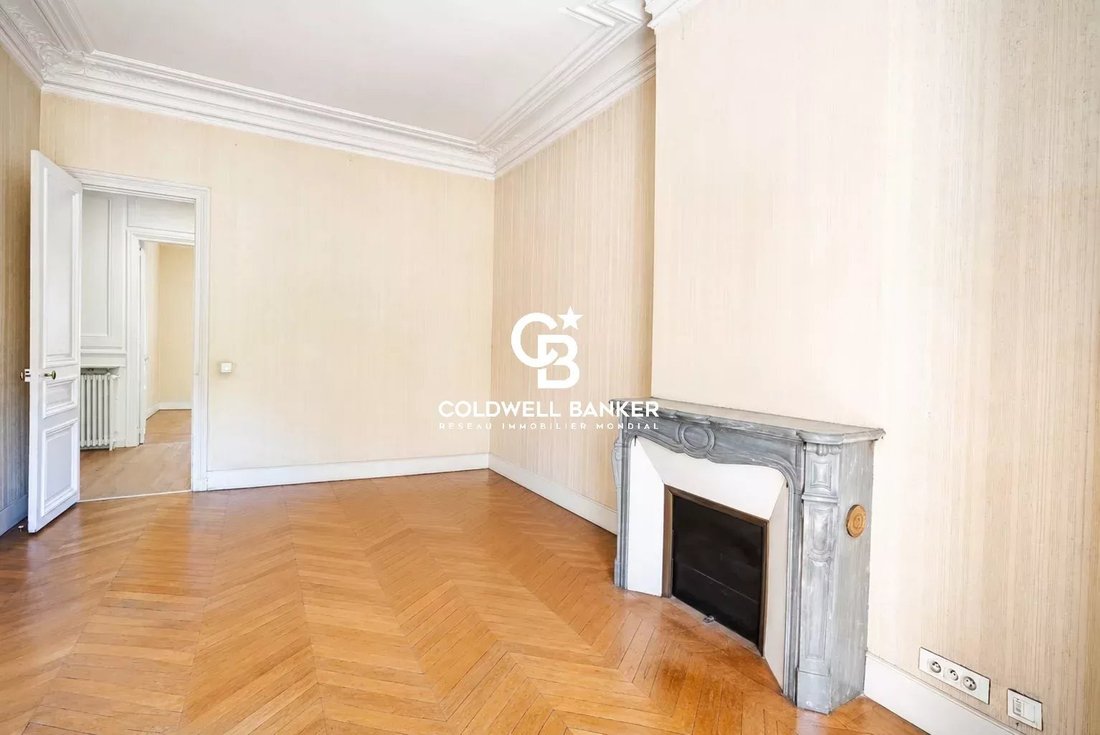 Apartment in Saint Philippe du Roule, Paris 8e Arrondissement, Paris 4 - 18438124