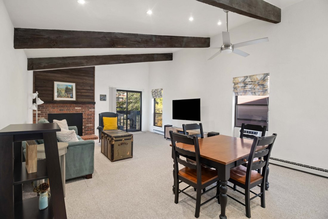 Condo in Glenwood Springs, Colorado, United States 3 - 18435347