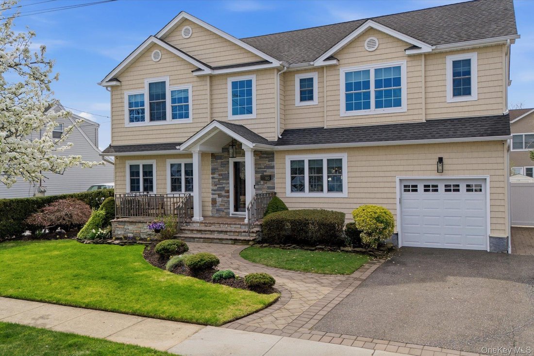 House in Massapequa, New York, United States 1 - 18440909