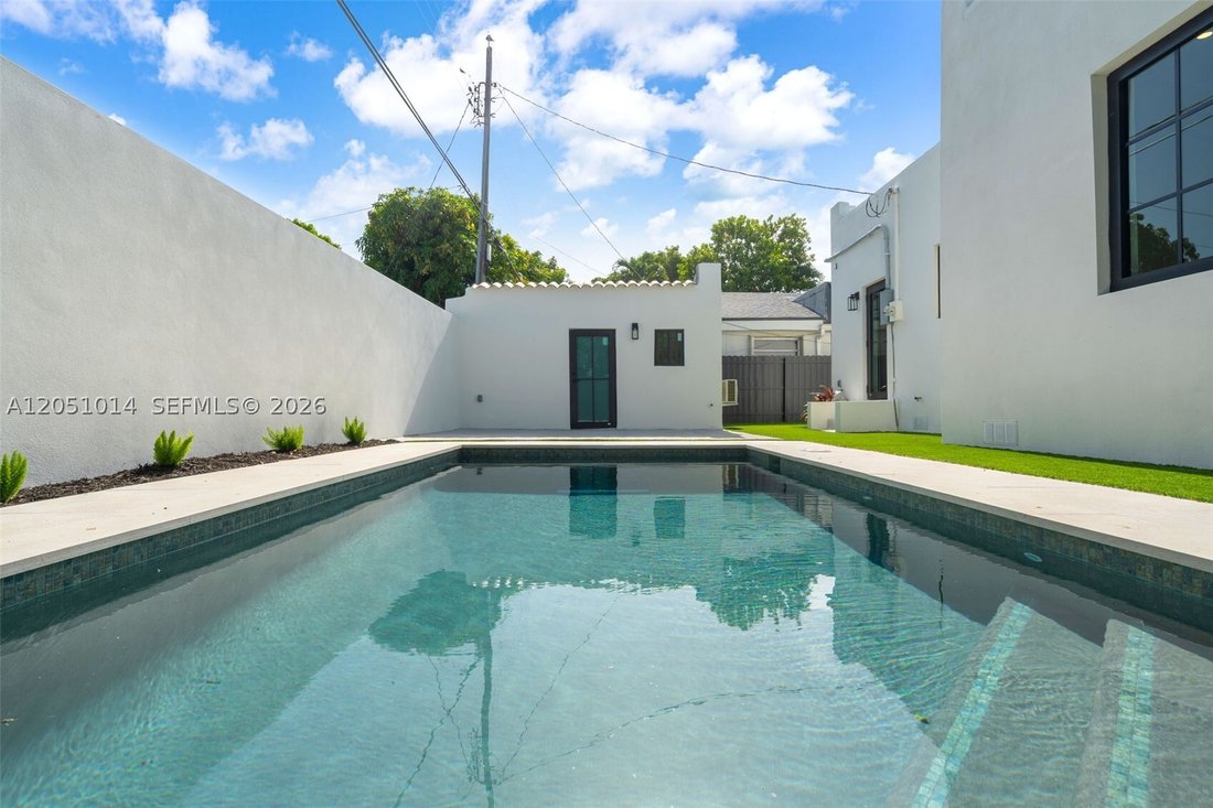 House in Miami, Florida, United States 5 - 18396094