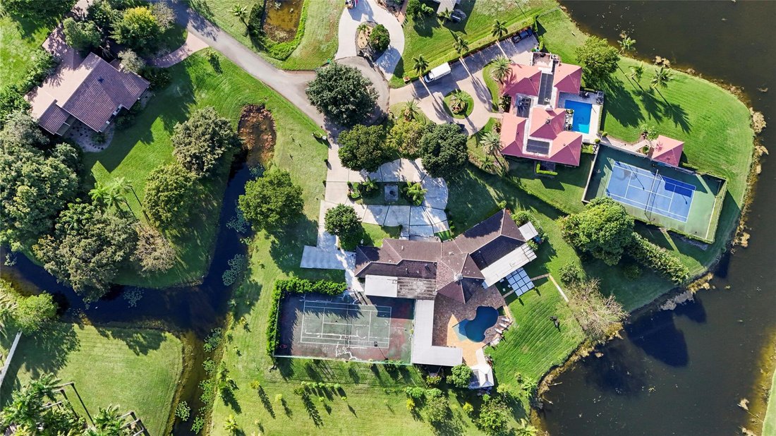 House in Coral Springs, Florida, United States 5 - 18439492