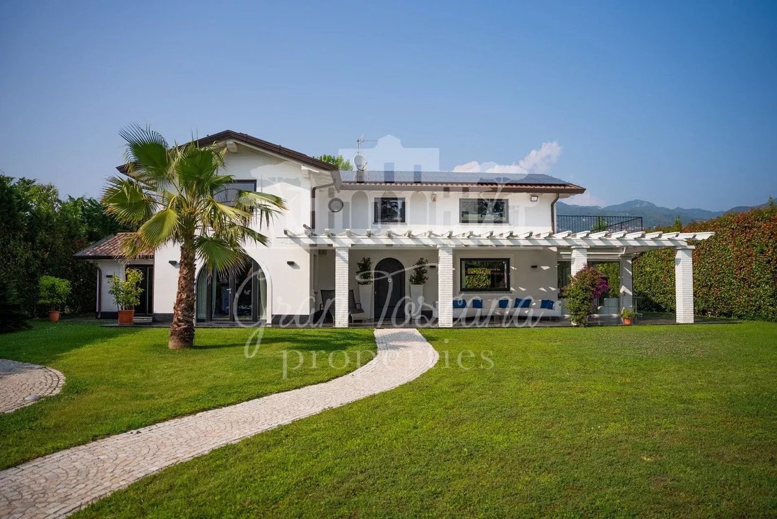 Villa in Pietrasanta, Tuscany, Italy 1 - 18438196