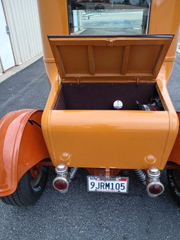Coupe in Glendale, United States 3 - 18442328